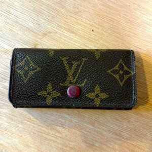 LOUIS VUITTON monogram Keychain w/card holder. Authentic markings.